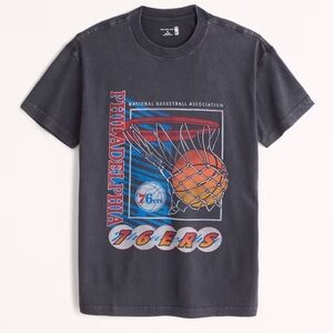 NWT Abercrombie Philadelphia 76ers Graphic Tee in Charcoal Grey
